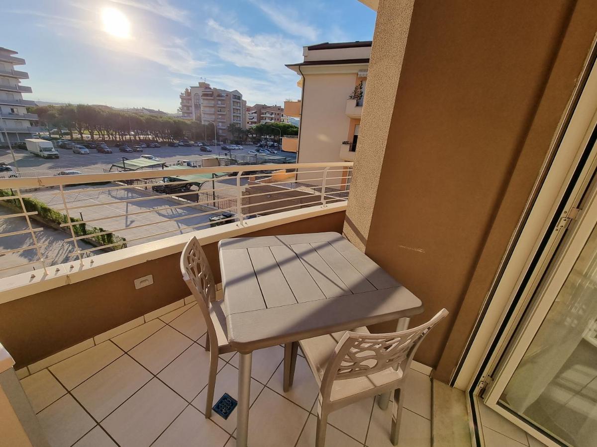 Casamare Alba Adriatica Frontemare Apartment Exterior photo