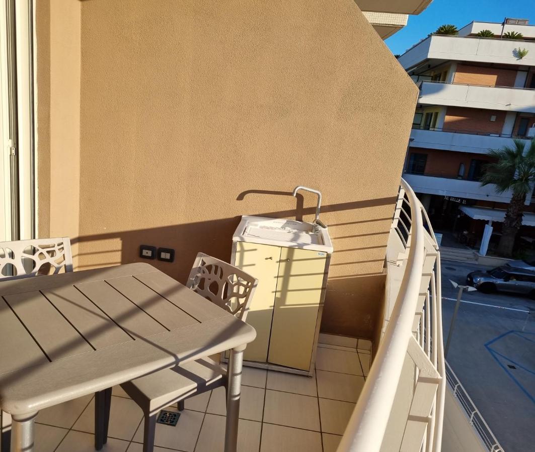 Casamare Alba Adriatica Frontemare Apartment Exterior photo